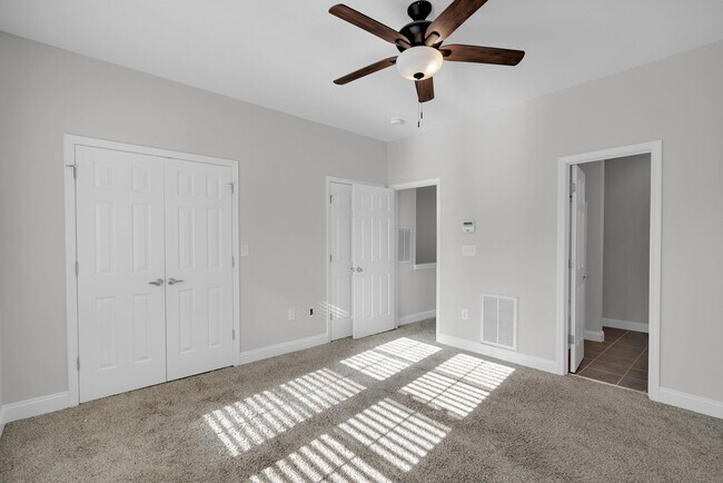 Building Photo - Wonderful craftsman style end-unit townhome