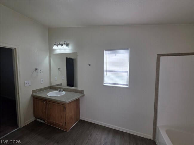 Building Photo - 3560 Estes Park Dr