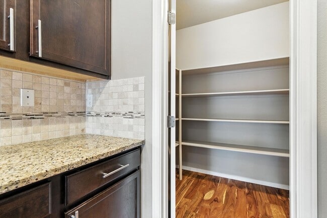 Building Photo - 7029 S Woodhaven Dr