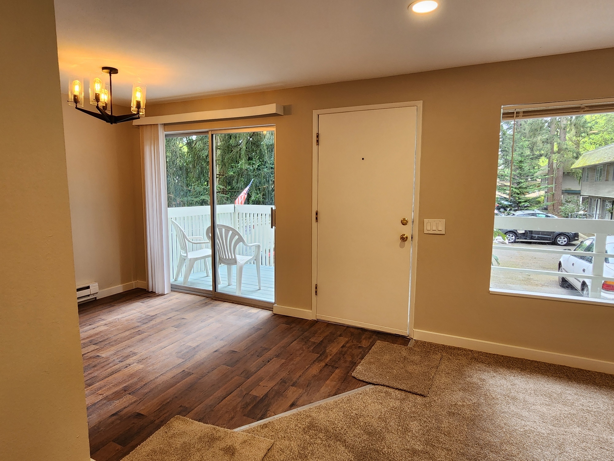Entry and dining room with lots of light - 7915 236th St SW