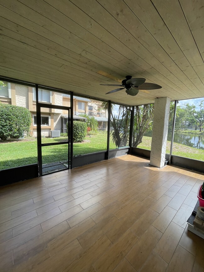 Building Photo - 220 Wimbledon Lakes Dr