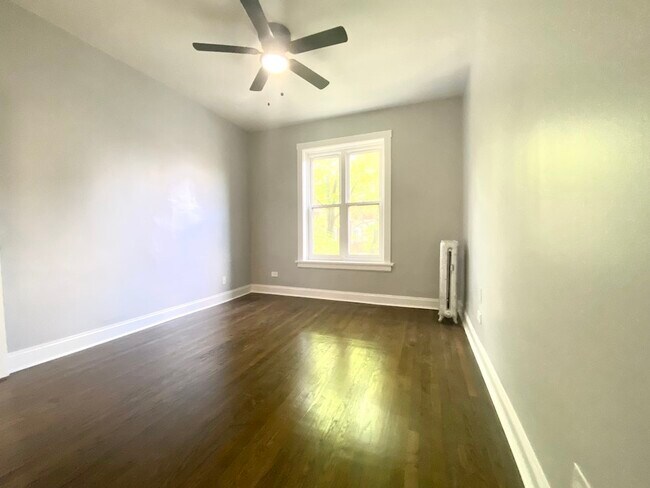 Building Photo - 1253 W Rosemont Ave