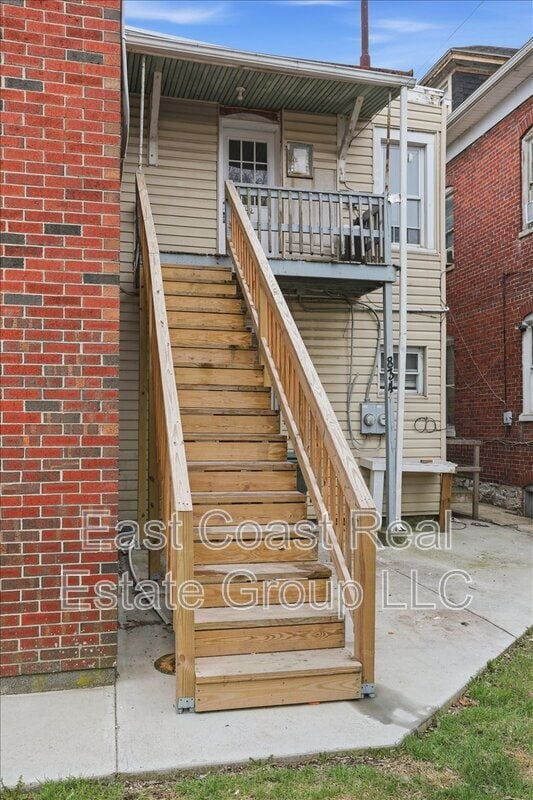 Building Photo - 834 W Washington St