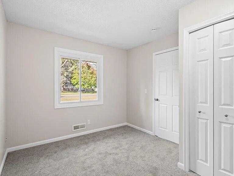 Building Photo - 609 82nd Ave N