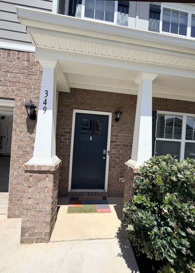 Building Photo - Special! $500 off the first two months' rent with a lease signed in July.