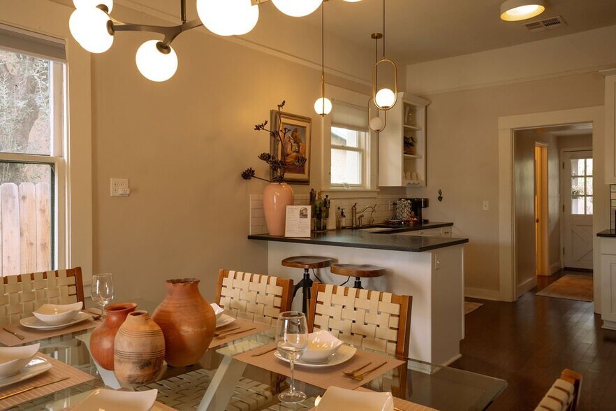 Building Photo - 112 E 16th St