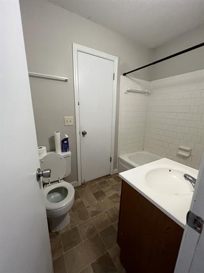 Building Photo - 327 Beverly St