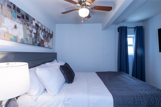 Building Photo - 3312 Greenbriar Dr