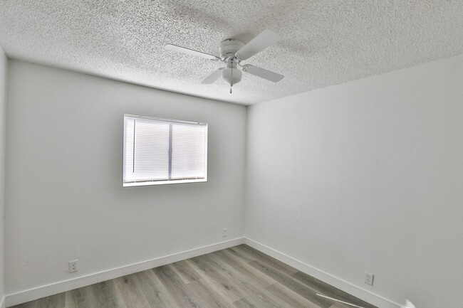 Building Photo - 1417 E Southern Ave