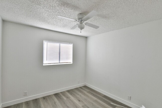 Building Photo - AZ21-033