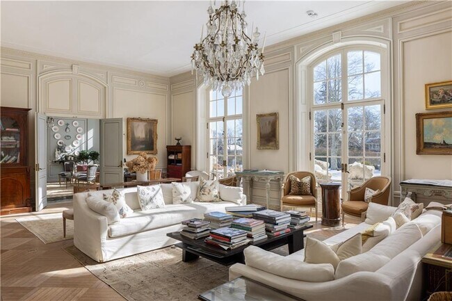 Building Photo - 115 Narragansett Ave