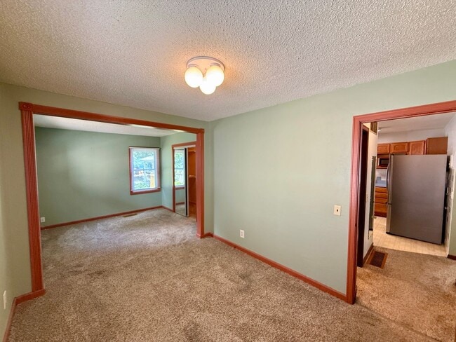 Building Photo - 2 Bed / 1 Bath House with lots of Features...
