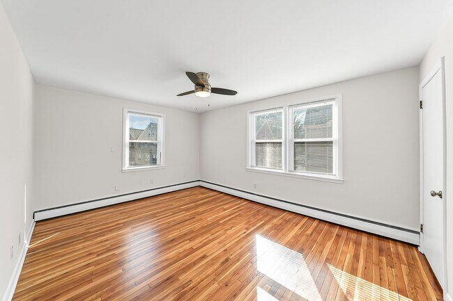 Building Photo - 709 Morgan Ave