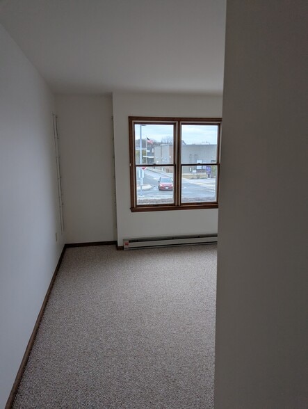 Building Photo - 9 Edgewater Estates