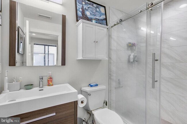 Building Photo - 381 Martin St
