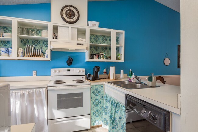 Building Photo - Beautifully Maintained 2-Bedroom, 2-Bath Villa in Tarpon Springs