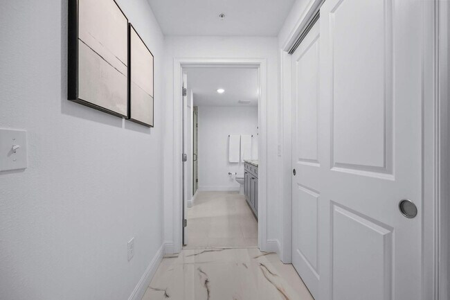 Building Photo - 605 Kemp St