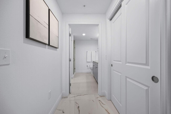 Building Photo - 701 Pilot Ln