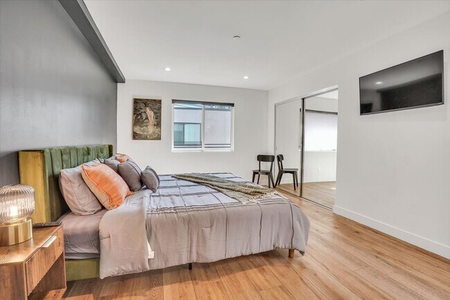 Building Photo - 14541 Weddington St