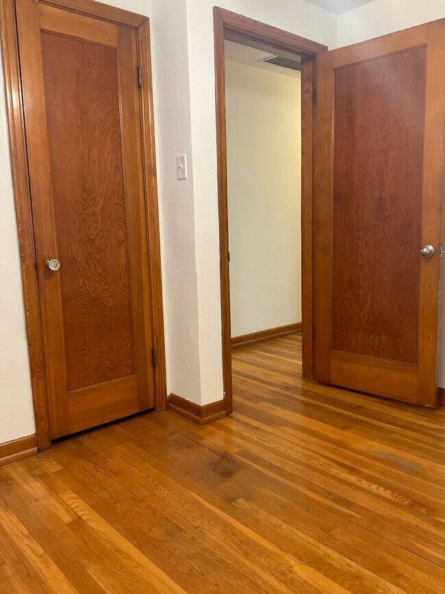 Building Photo - 207 W Hwy 50