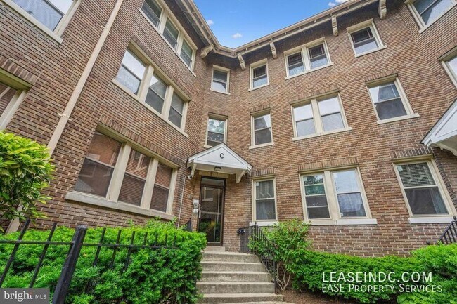 Building Photo - 1725 Lanier Pl NW