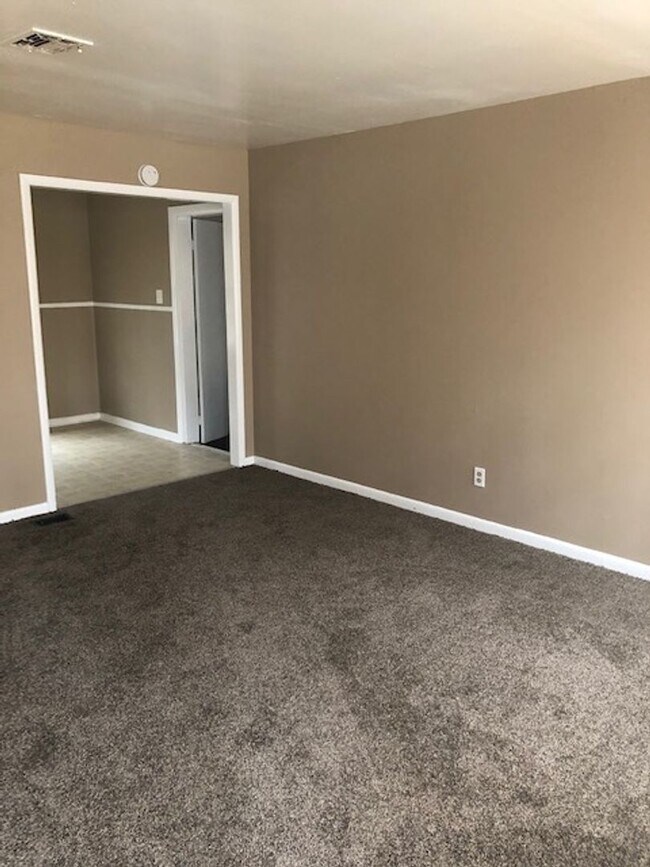 Building Photo - 532 26th Ave NW