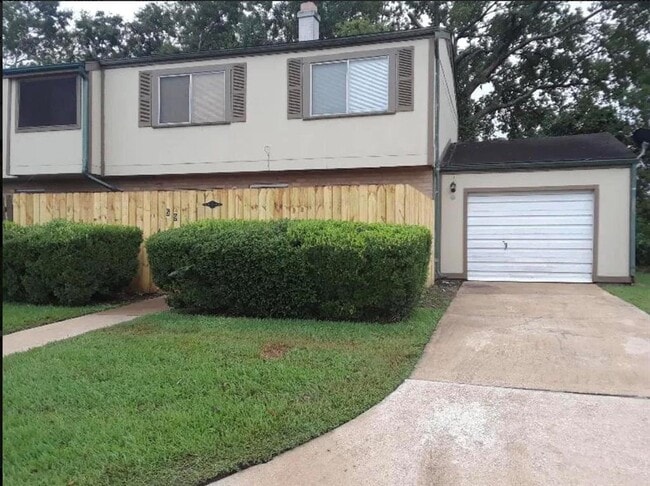 Primary Photo - 5915 Fairmeadow Dr