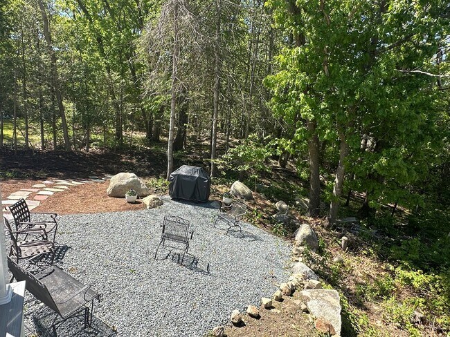 Building Photo - Newly Renovated Winter Rental on a Private...