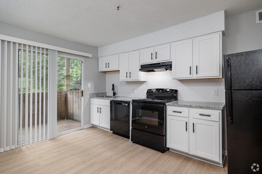 2BR, 2BA - 980SF - Kitchen - Avondale Place
