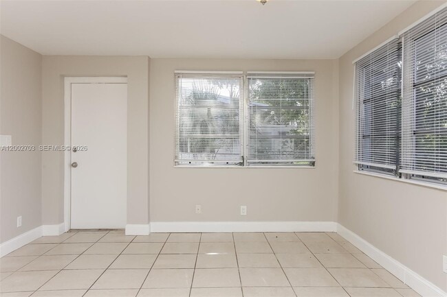 Building Photo - 1425 NE 29th St