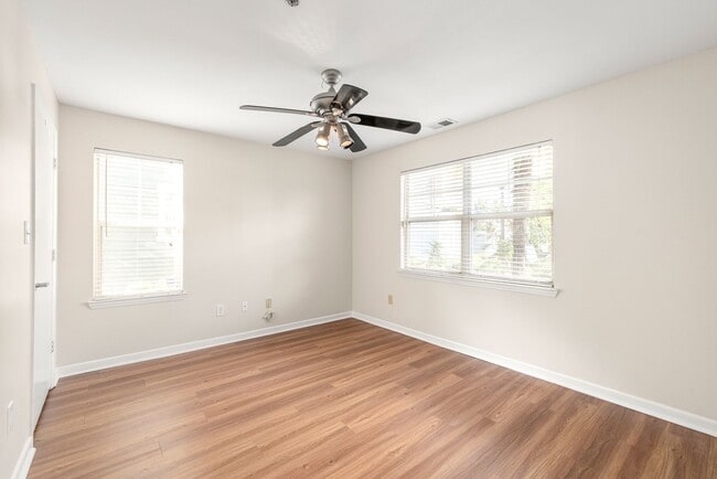 Building Photo - Cozy 1 Bedroom Condo Located In Dilworth &...