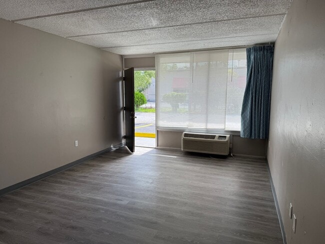 Building Photo - 5020-162 Irlo Bronson Olam Studio Apartments