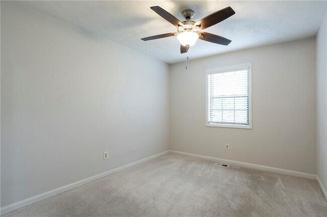 Building Photo - 2423 Falcon Ct