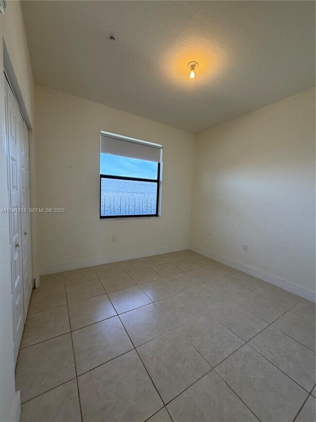 Building Photo - 7915 NW 104th Ave