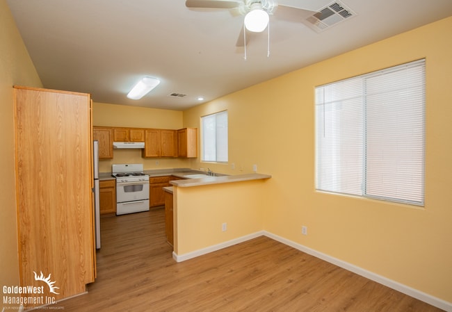 Building Photo - Fabulous 2Bdm 2.5Ba Home With Community Park & Pool.