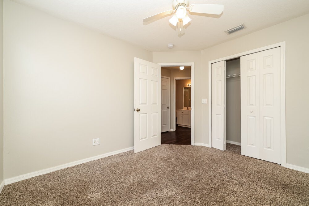 Building Photo - 10523 Lakeside Vista Dr