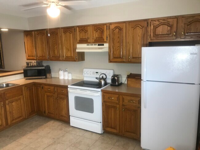 Building Photo - 101 S Rock Rd