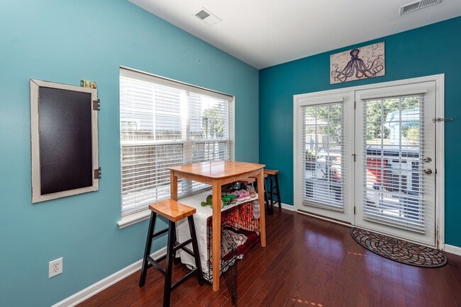 Building Photo - 4 Bedroom, 2.5 Bathroom Home in Brownswood...