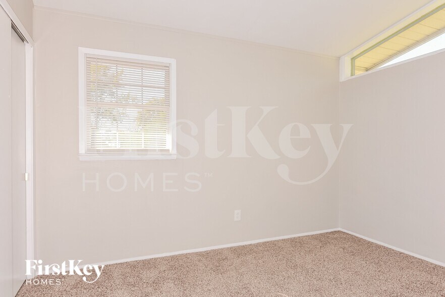 Building Photo - 2440 Cherry Ln