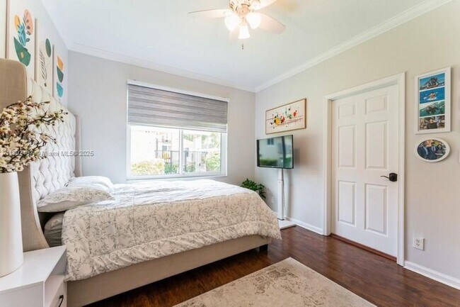 Building Photo - 2708 Meadowood Dr