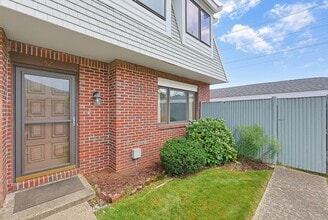 Building Photo - 52 Rosewood Dr