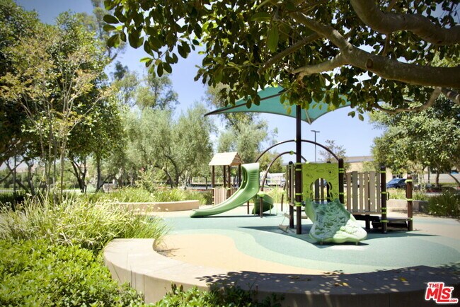 Building Photo - 50 Twin Flower