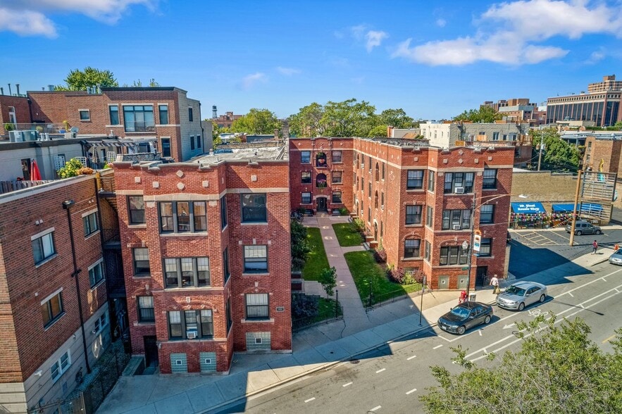 Building Photo - 2903 N Clark St