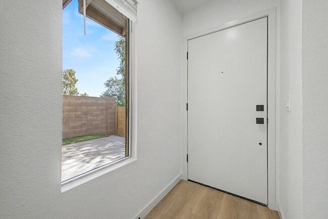 Building Photo - Remodeled 3BR End Unit Townhome in South Tempe | Private Yard + Covered Parking