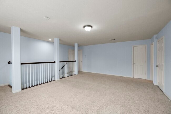 Building Photo - 3019 Royal Oaks Grove