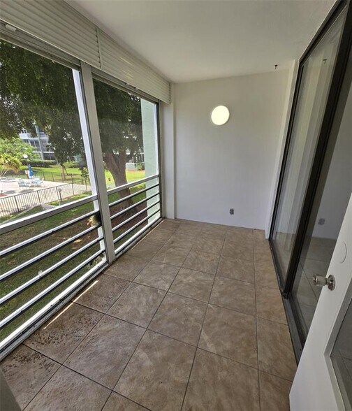 Building Photo - 2771 Taft St