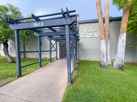 Building Photo - 6802 N 17th Ave