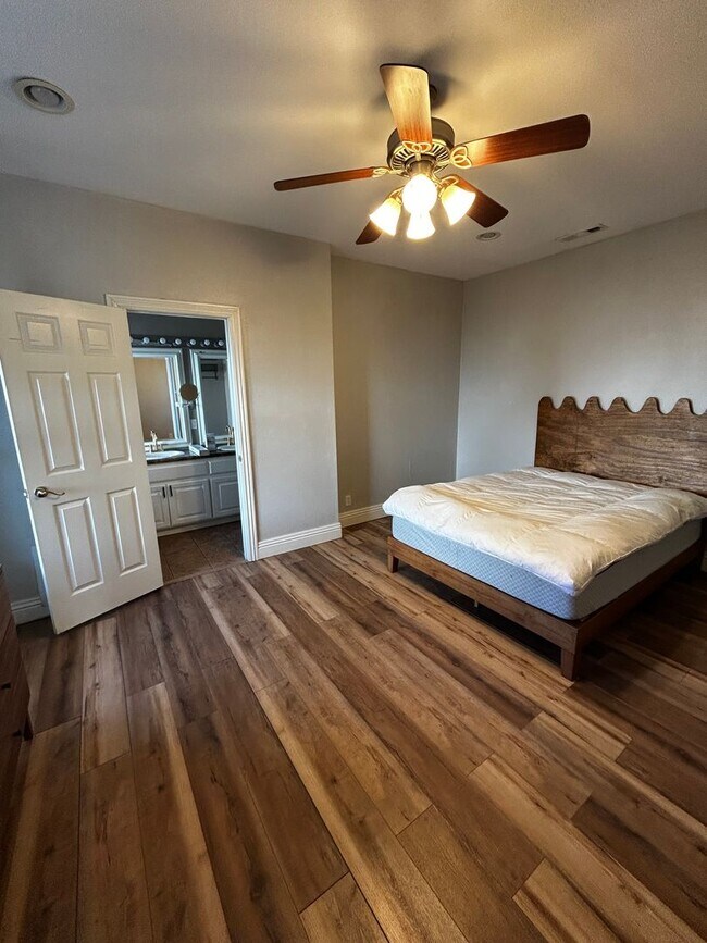 Building Photo - Fayetteville Home in Salem Village Subdivision!