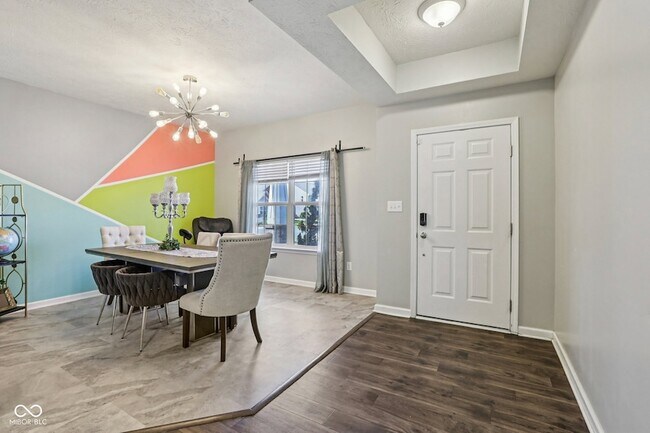 Building Photo - 6673 Laurelwood Dr