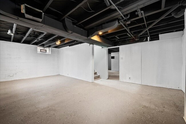 Building Photo - 16283 Carlisle St